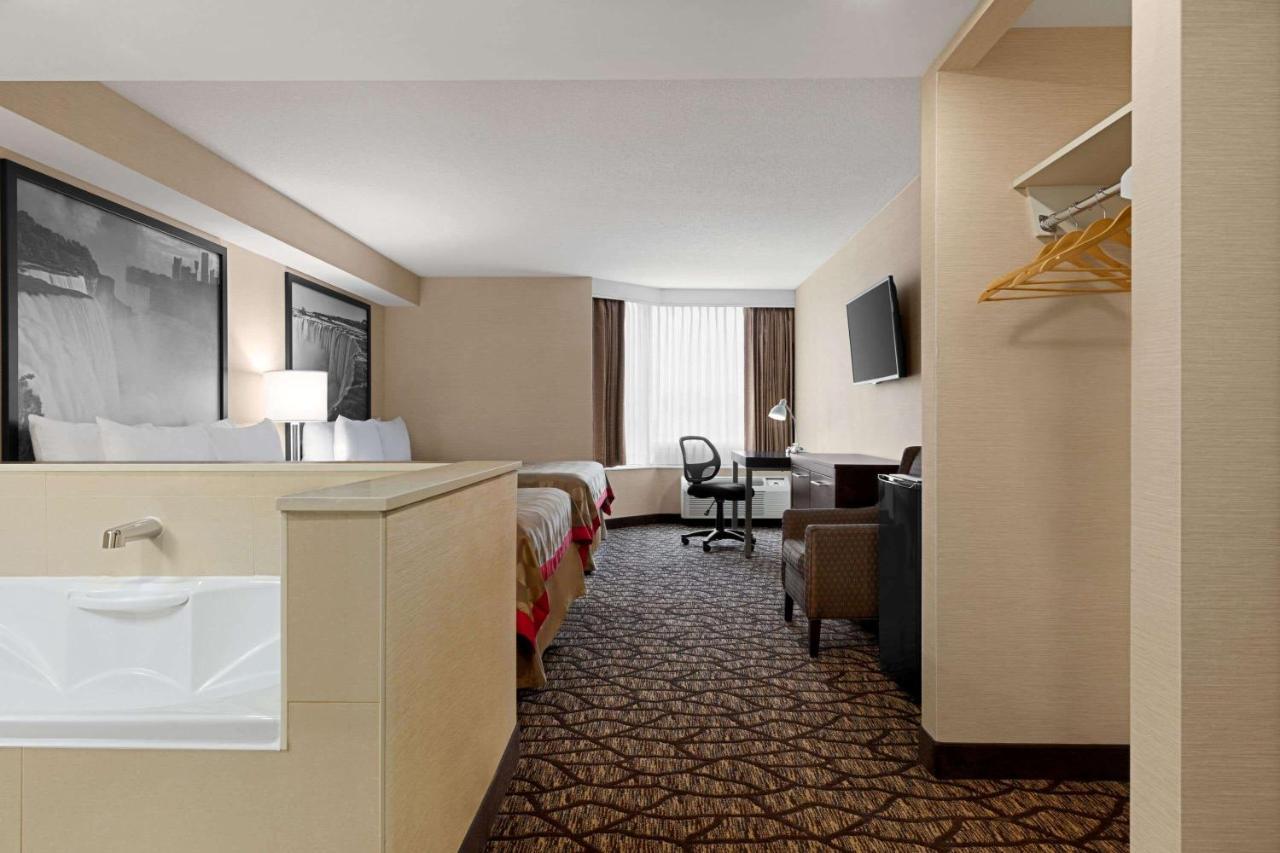 Ramada By Wyndham Niagara Falls Near The Falls Exterior foto